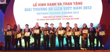 Lễ Vinh danh và Trao tặng Giải thưởng Du lịch Việt Nam 2012 (4/12/2013 tại Khách sạn Grand Plaza)